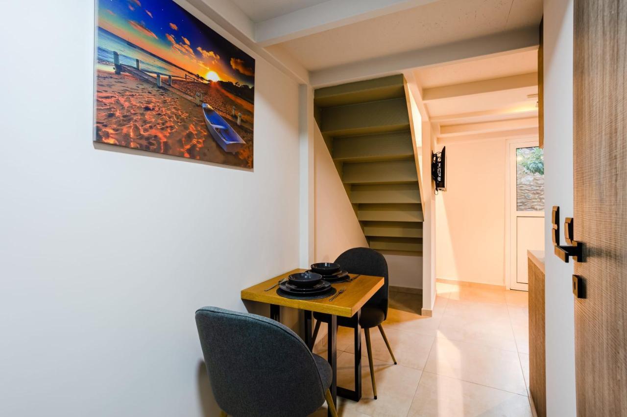Uncover Kalamata'S Hidden Gem - Cosy City Nest 外观 照片